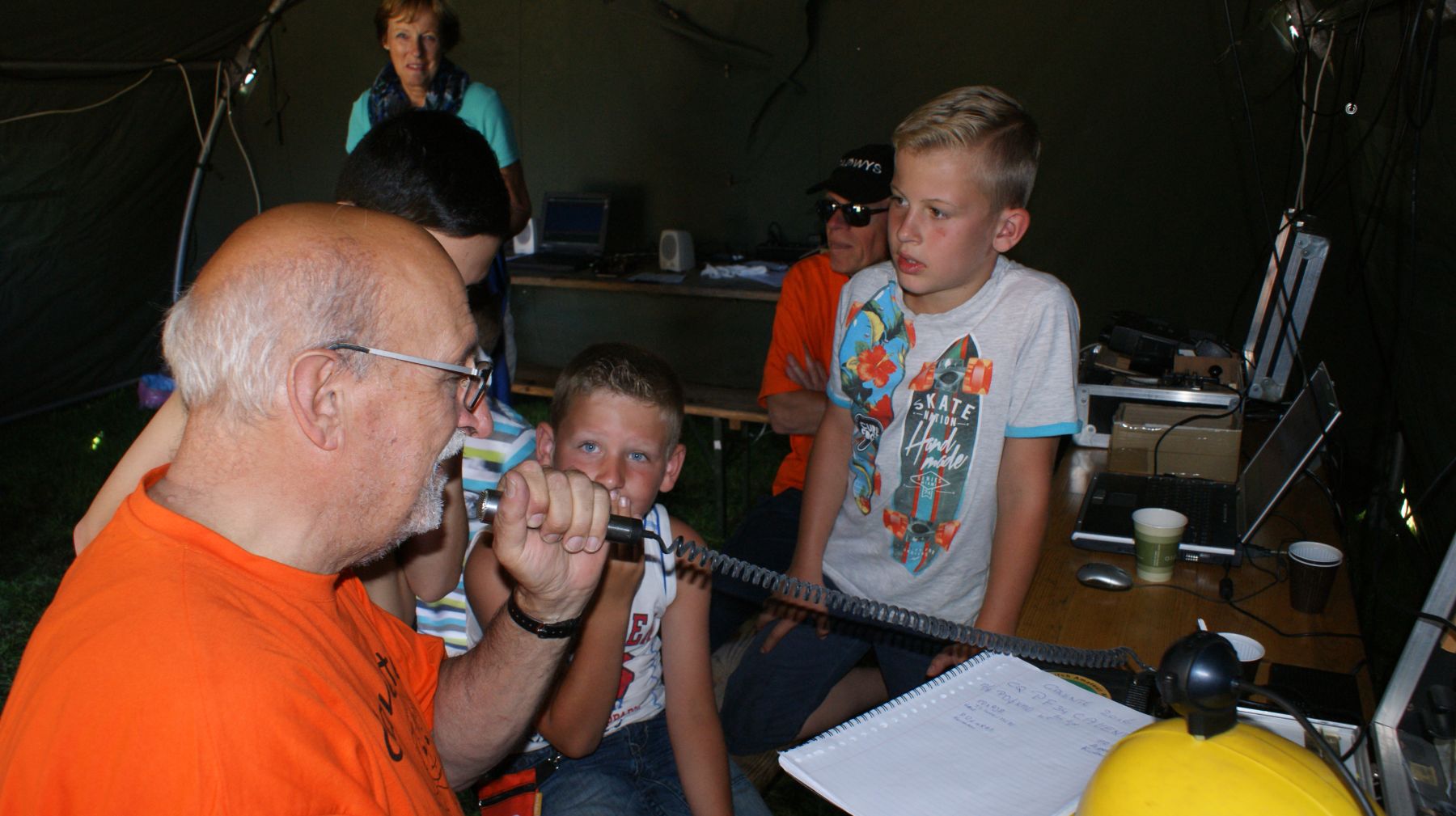 Ben met wat kinderen op VHF